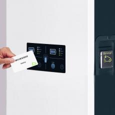 Считыватель RFID для зарядных станций Legrand Green'up Premium с комплектом IP-связи, поставляется с 1 картой (0 590 59) фото